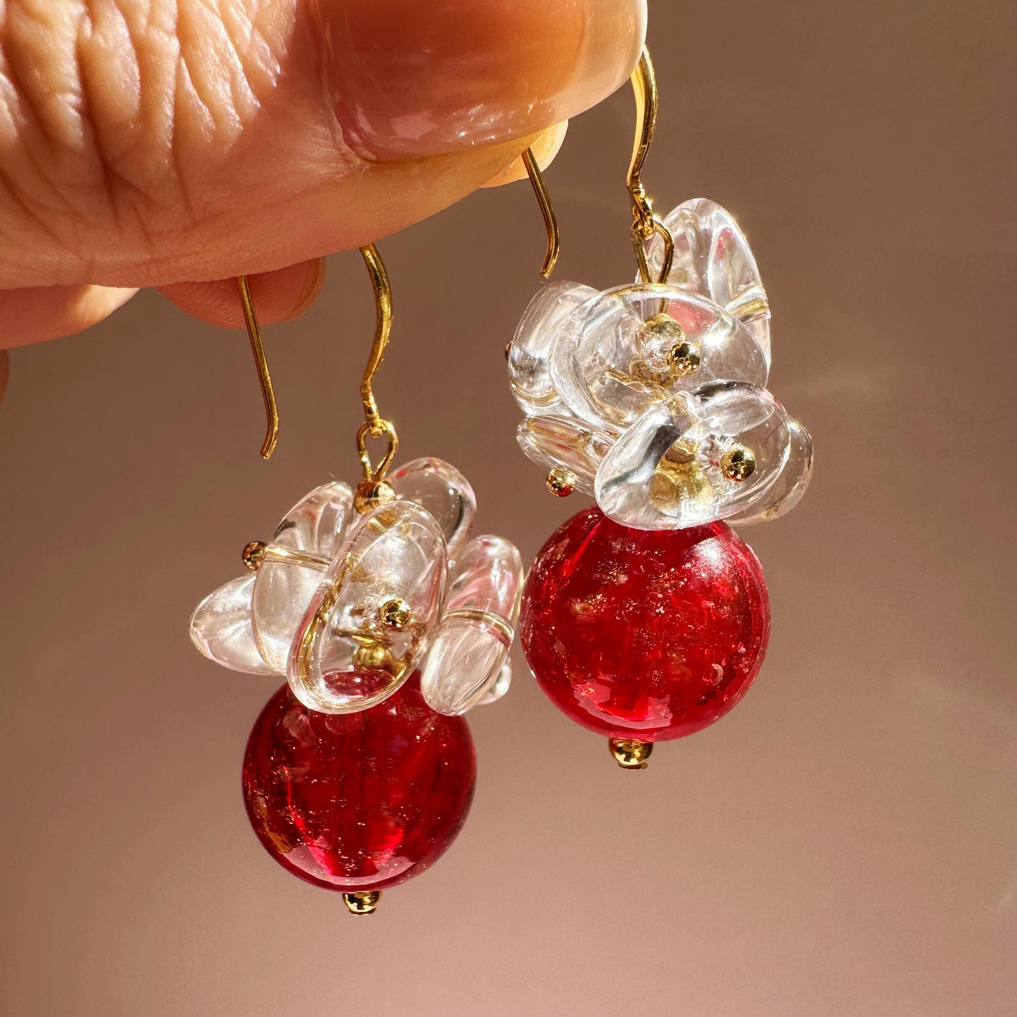 Pendientes difusores Bloomlight — Vidrio rojo y cuarzo blanco | Joyería artesanal de aromaterapia para un brillo interior