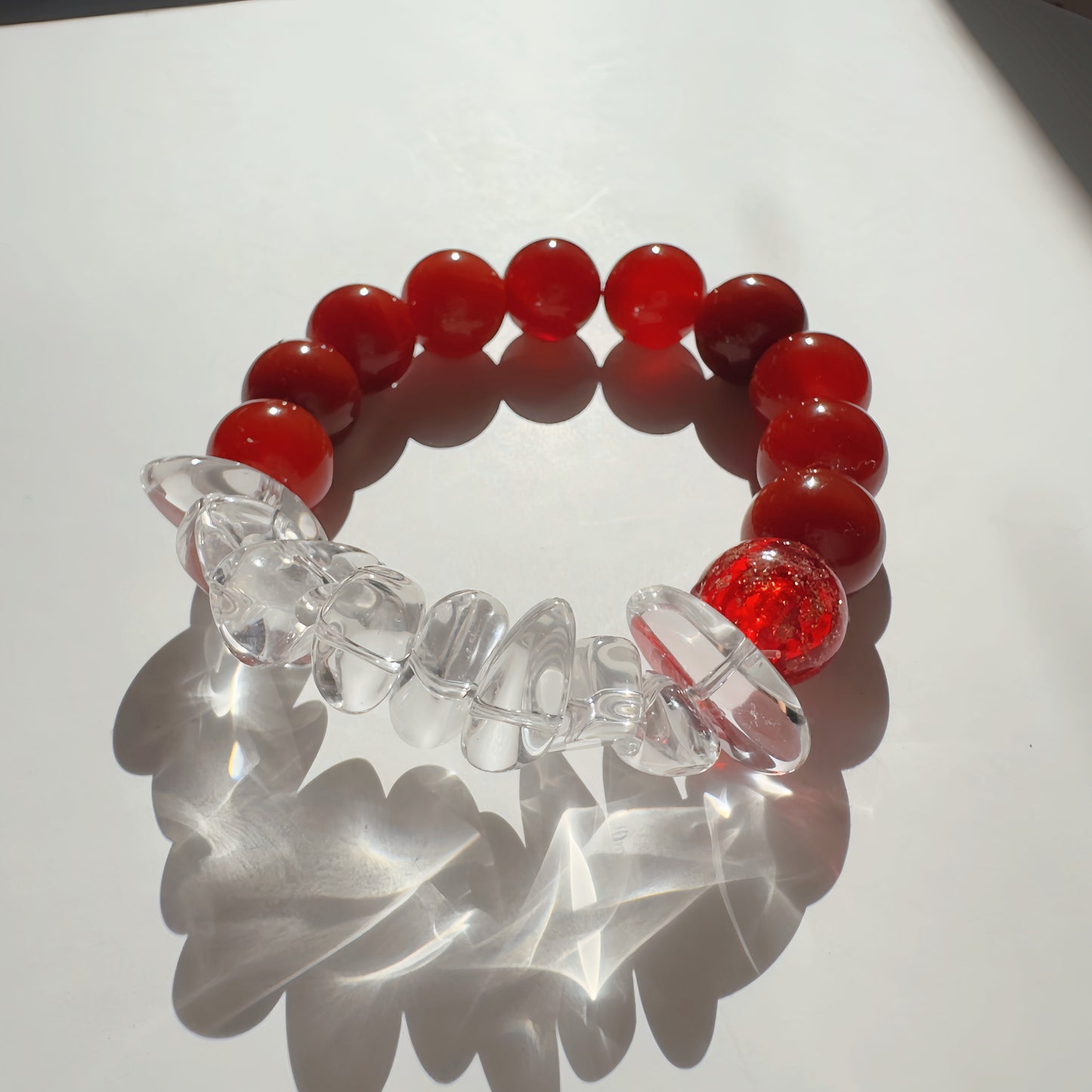 Pulsera Sedona Glow - Ágata roja, cuarzo transparente y cuenta difusora de vidrio rojo soplado a mano